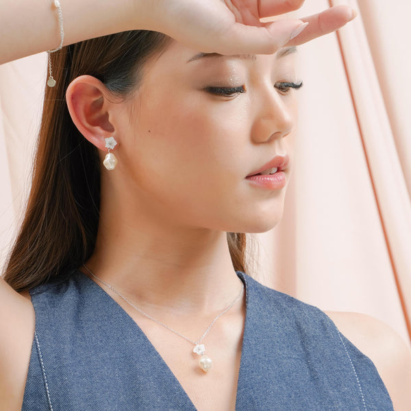 Lia Fleur Necklace